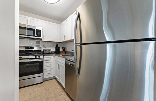 North Brookline Apartment | Gorgeous 2BR Next to BU 6894