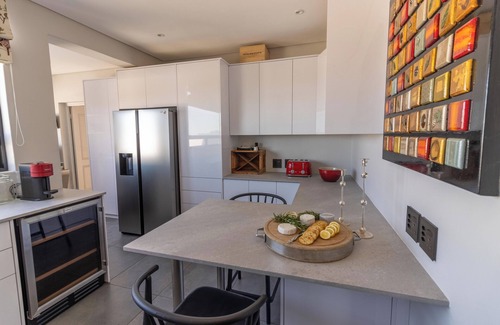 Somerset West Villa | Gorgeous 3-bedroom villa with mountain and ocean views in Somerset West