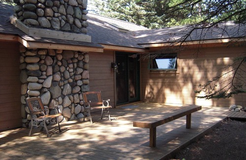 Alden House | Gorgeous 3 bedroom waterfront home on South Torch Lake