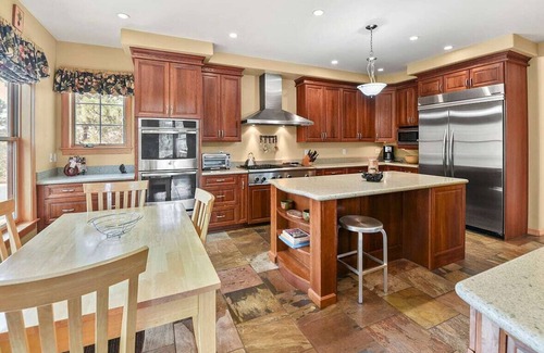 Ponderosa Trails House | Gorgeous 4,200 Sf Custom 6 Bedroom Home - Perfect for Families