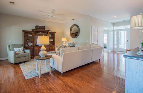 Deer Lake House | Gorgeous 4 Bed/3 Bath Home with Included Resort Amenities!