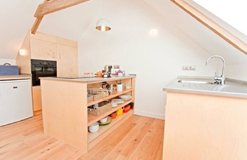 Hayscastle Cross House | Gorgeous 5* barn set in tranquil gardens and just a short drive from the coast