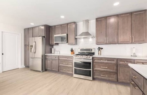 Tucson House | Gorgeous 5 Bedroom/4 Bath Home with Heated Pool!