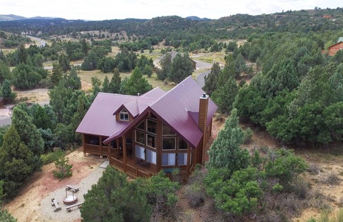 Long Valley Junction Cabin | Gorgeous 5-Star Chalet Mid-way Between Bryce & Zion - Read our reviews!