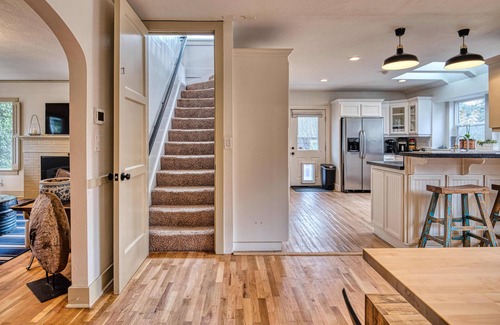 Amazon House | Gorgeous 5bd/3bath Eugene home with Hot tub! 5 minute walk to University!