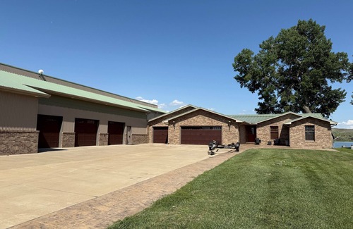 Pierre House | Gorgeous 6-bedroom, 5 bath house with magnificent view of the river in Ft Pierre