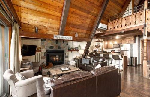 Bellaire House | Gorgeous A-Frame w/Epic views - Access to Pools