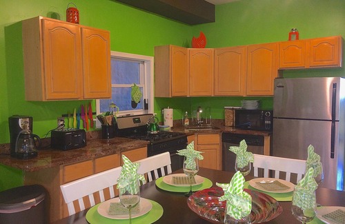 Union City Apartment | GORGEOUS APARTMENT 10 MINUTES AWAY FROM TIMES SQUARE BY BUSES RUNNING 24 HOURS