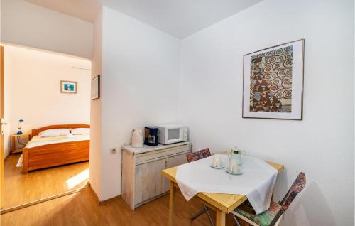 Rovanjska Apartment | Gorgeous Apartment In Rovanjska With Kitchen