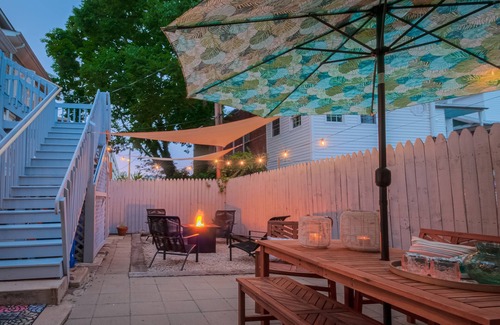 Frederick House | Gorgeous apt, pets, outdoor grill & fire pit, walk -> DT Frederick