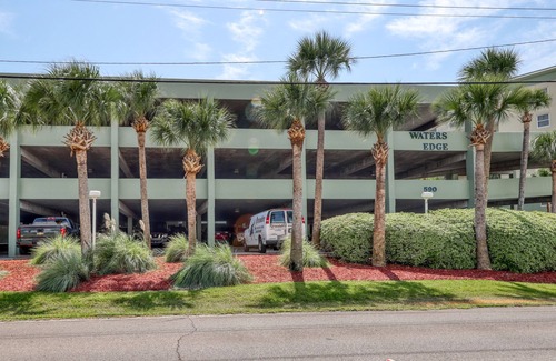 Fort Walton Beach Condo | Gorgeous beachfront condo w/ocean views, shared pool, and beach access