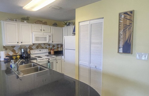 Fort Walton Beach Condo | Gorgeous beachfront condo, shared pool and beach access