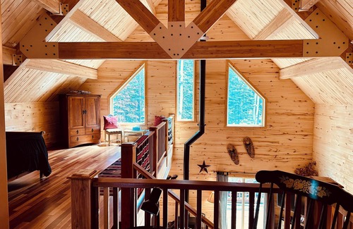 Cimarron Cabin | Gorgeous cabin in Arrowhead! Relax, unwind and enjoy the beautiful fall colors!