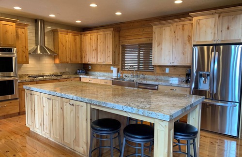 Brian Head Cabin | Gorgeous Cabin! Sleeps 14-18, Perfect For Large Families!