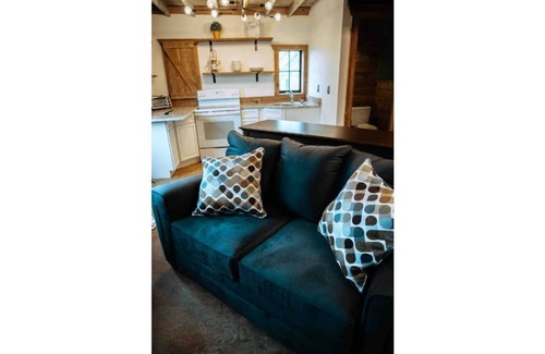 Granville House | Gorgeous Carriage House!