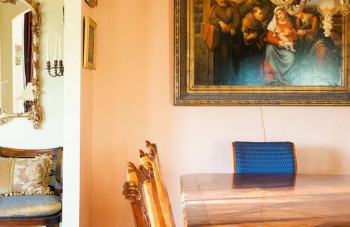 North Central Carrollton House | Gorgeous Colonial Chateau for Large Groups