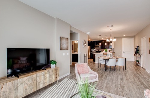 Chandler Condo | Gorgeous Condo Large Resort Pool & mountain views! 30 Night Min!