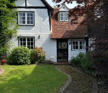 Skirmett House | Gorgeous Cottage in Skirmett with Parking