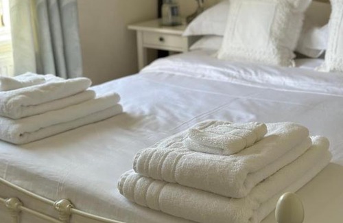 Skirmett House | Gorgeous Cottage in Skirmett with Parking