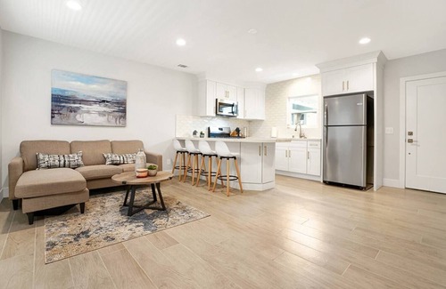 Fullerton House | Gorgeous Designer Remodeled Home 5mi to Disney