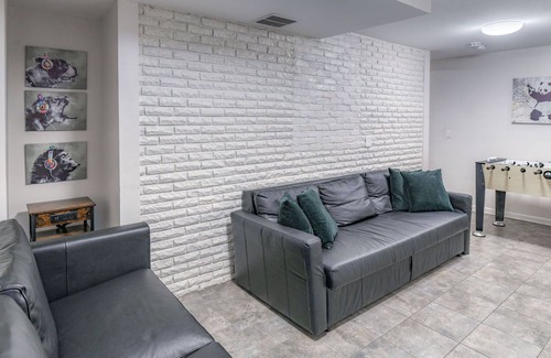 Jersey City Apartment | Gorgeous Duplex with parking by JSQ
