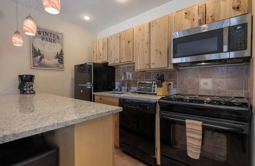 Rendezvous Apartment | Gorgeous end unit, over the Fraser River in downtown Winter Park