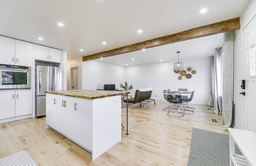 Grimsby House | Gorgeous escape to the wineries! By the Lake!