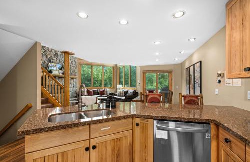 Lutsen House | Gorgeous Executive Lutsen Townhome - Ski-in Ski-out, Pool, Hot Tub, Hiking, Biking, campfires and more!