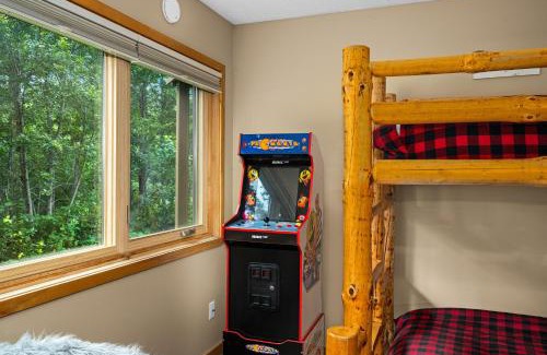 Lutsen House | Gorgeous Executive Lutsen Townhome - Ski-in Ski-out, Pool, Hot Tub, Hiking, Biking, campfires and more!