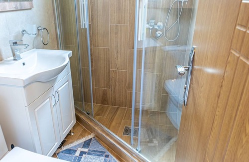 Donji Stoliv Apartment | Gorgeous Flat With Balcony Near Sea in Kotor