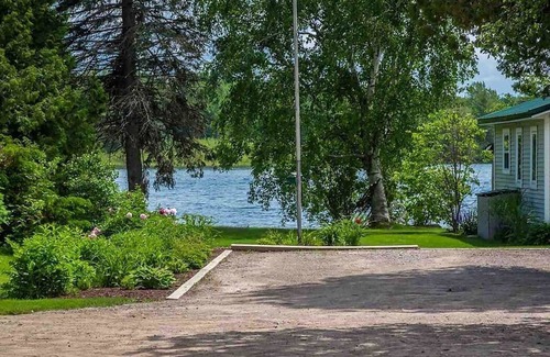 Ponshewaing House | Gorgeous Freshly Remodeled Resort Home Steps From Lake