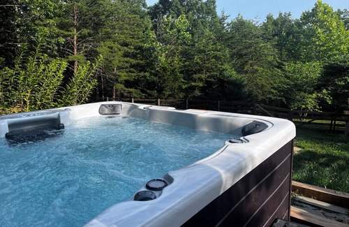 Bentonville House | Gorgeous getaway: 10 private acres w/Hot Tub in GW forest near Shenandoah River