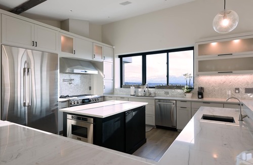 Holladay House | Gorgeous Getaway near SLC & Ski