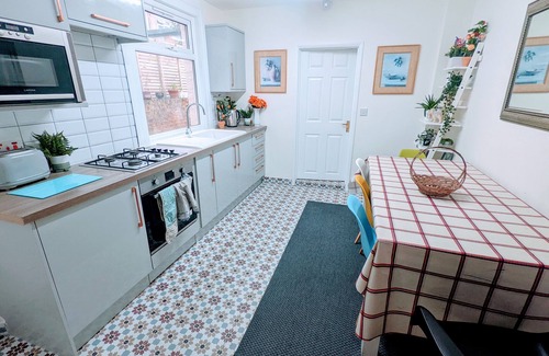 Stoke Newington House | Gorgeous great 5 bed 2 bath family home with garden in trendy area