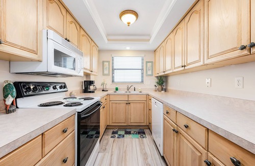 Navarre Beach Condo | Gorgeous Gulf Front Beach Oasis - Emerald Surf #302