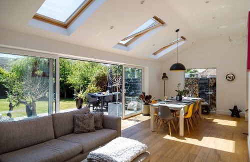 East Wittering House | Gorgeous home for 12 - Walk to Beach - Sea View