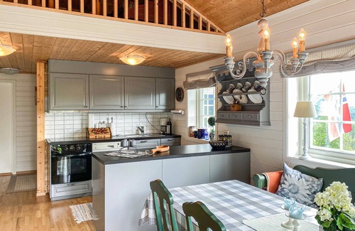 Torjulvagen House | Gorgeous home in øydegard