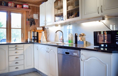 Tysvaer House | Gorgeous home in Aksdal with kitchen