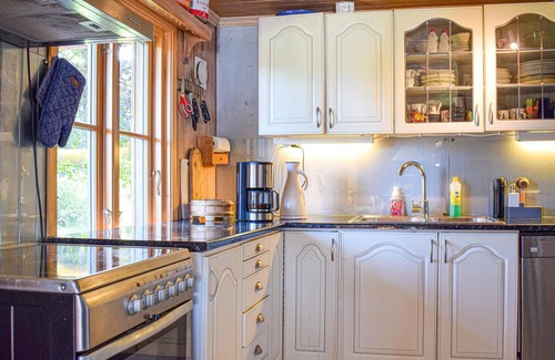 Tysvaer House | Gorgeous home in Aksdal with kitchen