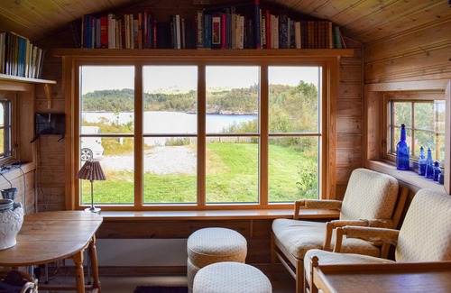 Tysvaer House | Gorgeous home in Aksdal with kitchen