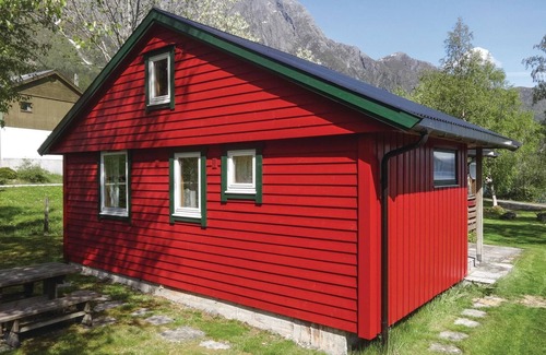 Alfoten House | Gorgeous home in ålfoten with sauna
