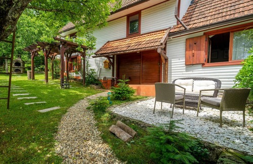 Brod na Kupi House | Gorgeous home in Brod na Kupi with WiFi