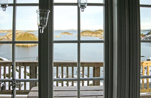 Selbjorn House | Gorgeous home in Bekkjarvik with WiFi