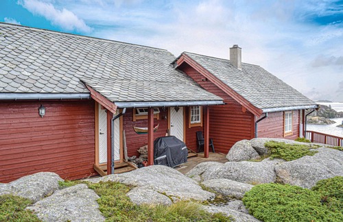 Selbjorn House | Gorgeous home in Bekkjarvik with WiFi