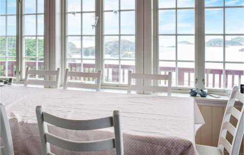 Selbjorn House | Gorgeous Home In Bekkjarvik With Wifi