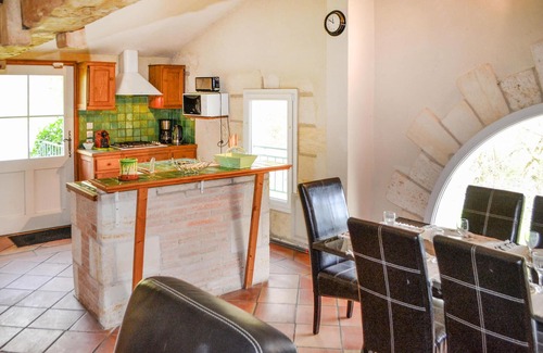 Coutras House | Gorgeous home in Coutras with WiFi