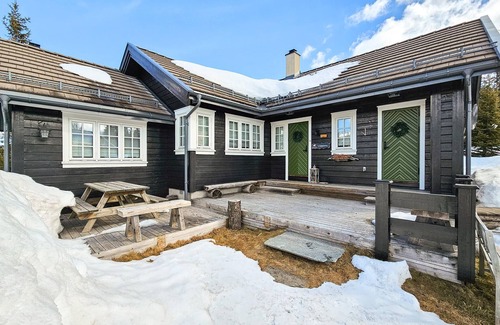 Fla Municipality House | Gorgeous home in Eggedal with kitchen