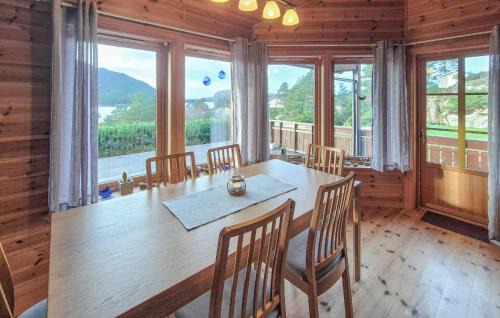 Gulen Municipality House | Gorgeous Home In Eivindvik With Wifi