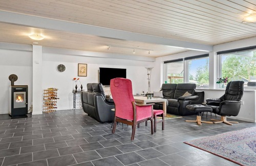 Farvang House | Gorgeous home in Fårvang with WiFi