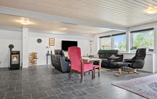Farvang House | Gorgeous Home In Fårvang With Wifi